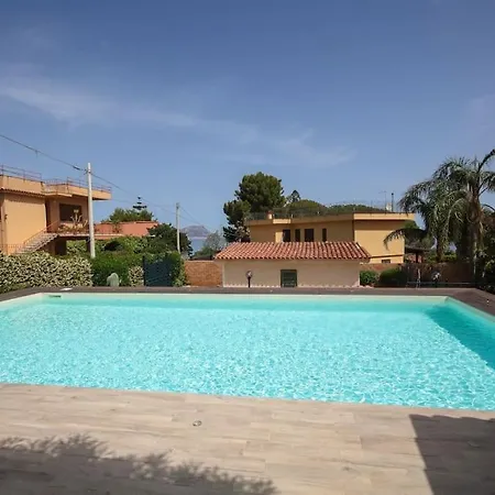 Il Geco Con Piscina Ad Villa