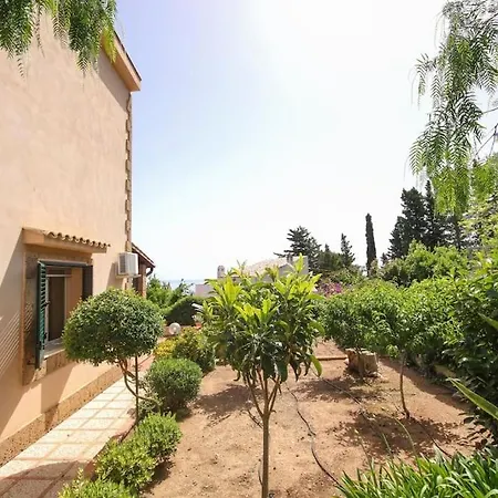 Il Geco Con Piscina Ad Villa